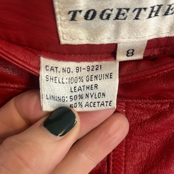 Women’s Vintage red leather pants in Great Condition size 8 but more like size 2 - Picture 4 of 4